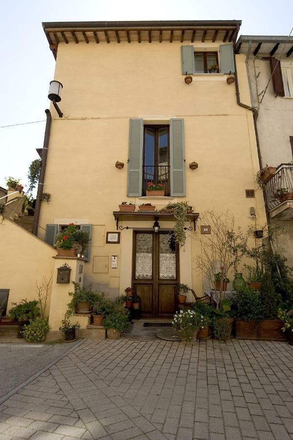 Angolo Del Gelsomino Castel Ritaldi Exterior photo